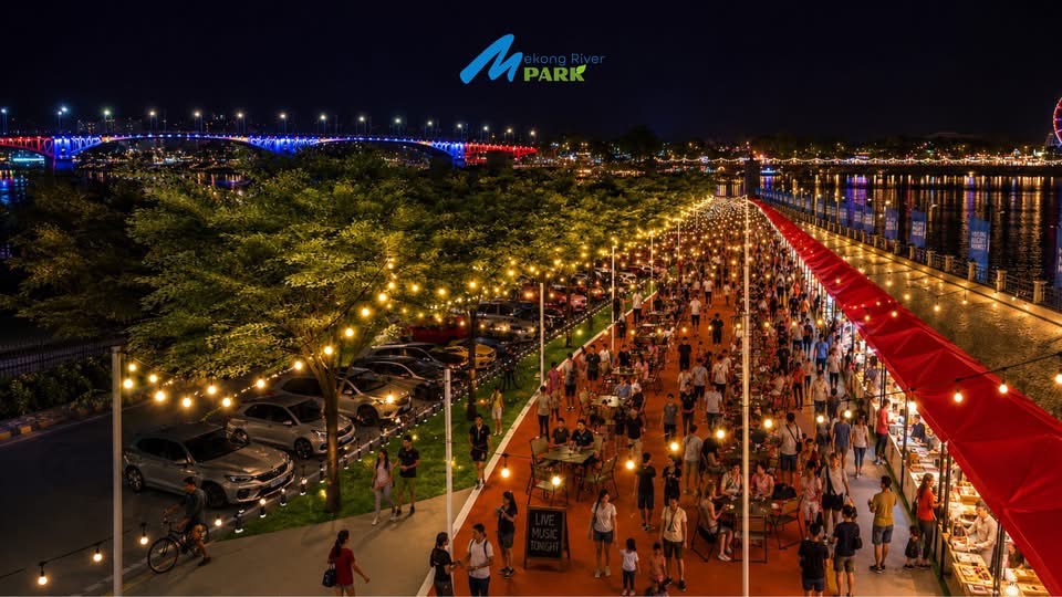 M Park Night Market (ງານບຸນຊ່ວງເຮືອ)
